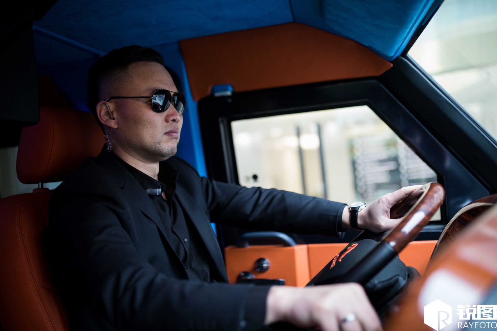 他创办中国高端保镖公司 员工保护政要明星年入百万