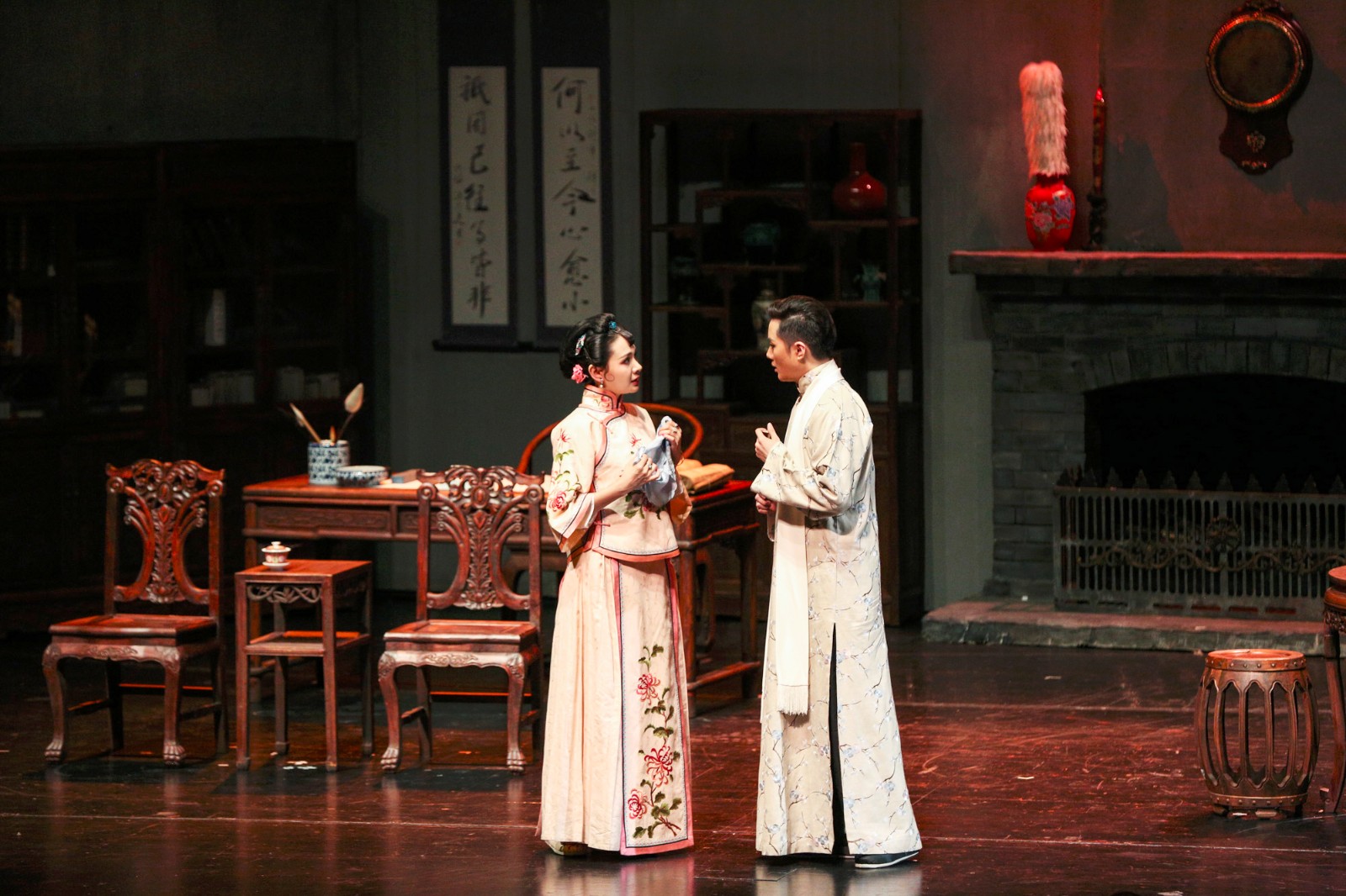 《风雪夜归人》第八轮演出 余少群程莉莎上演民国悲欢