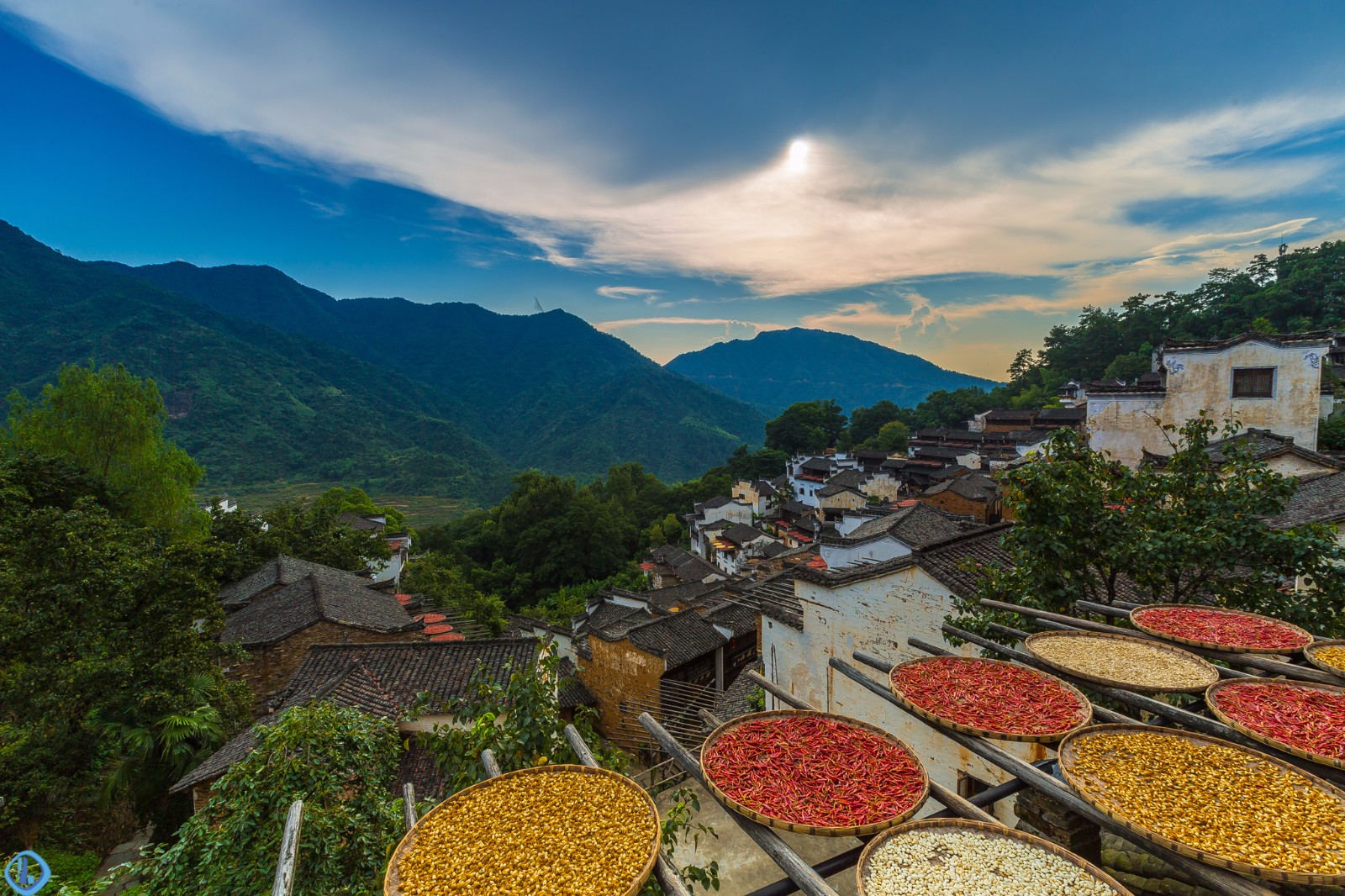 最美的乡村符号,婺源篁岭晒秋