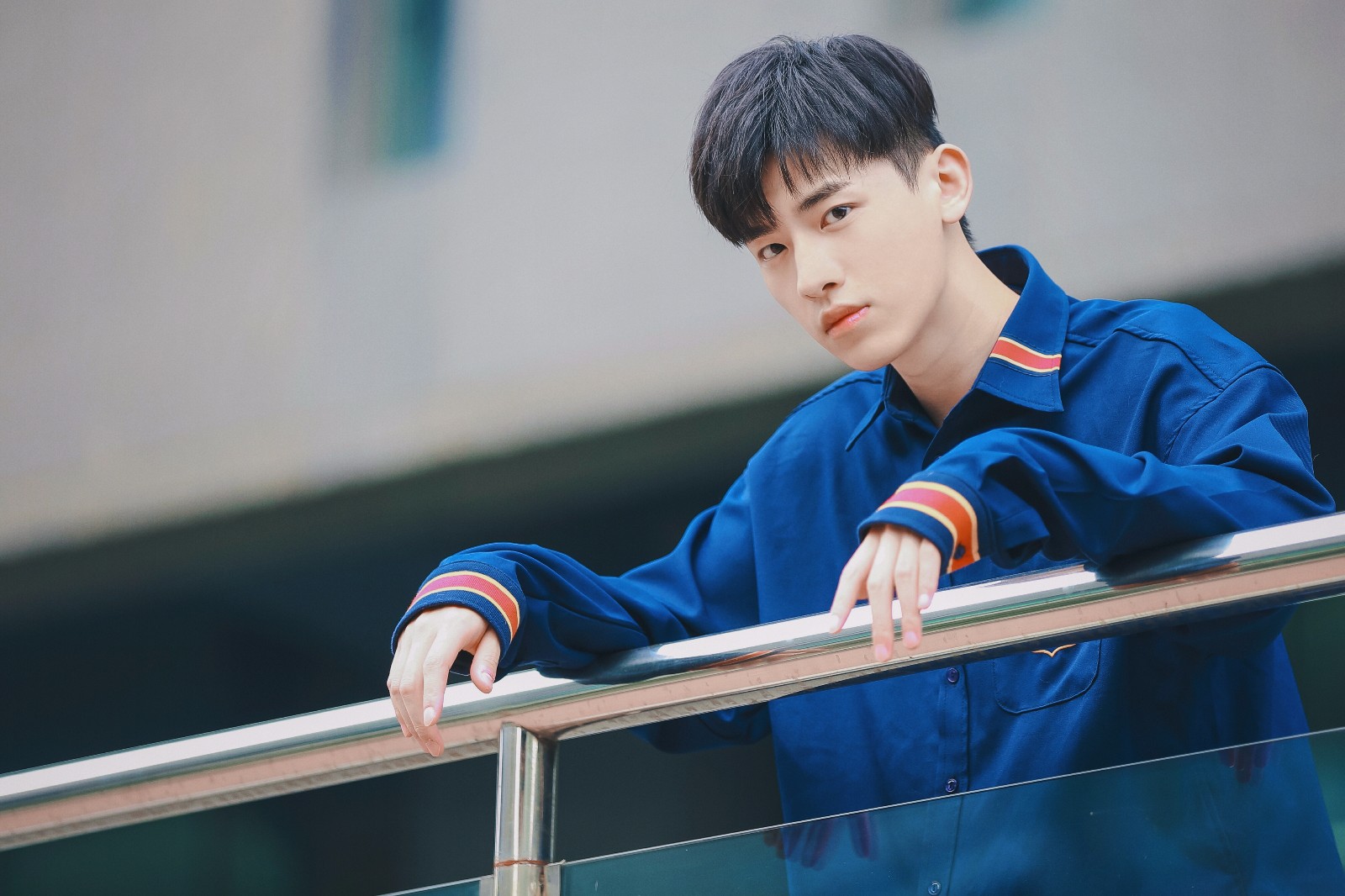 演员辛云来现身《悲伤逆流成河》高校路演 超暖人设