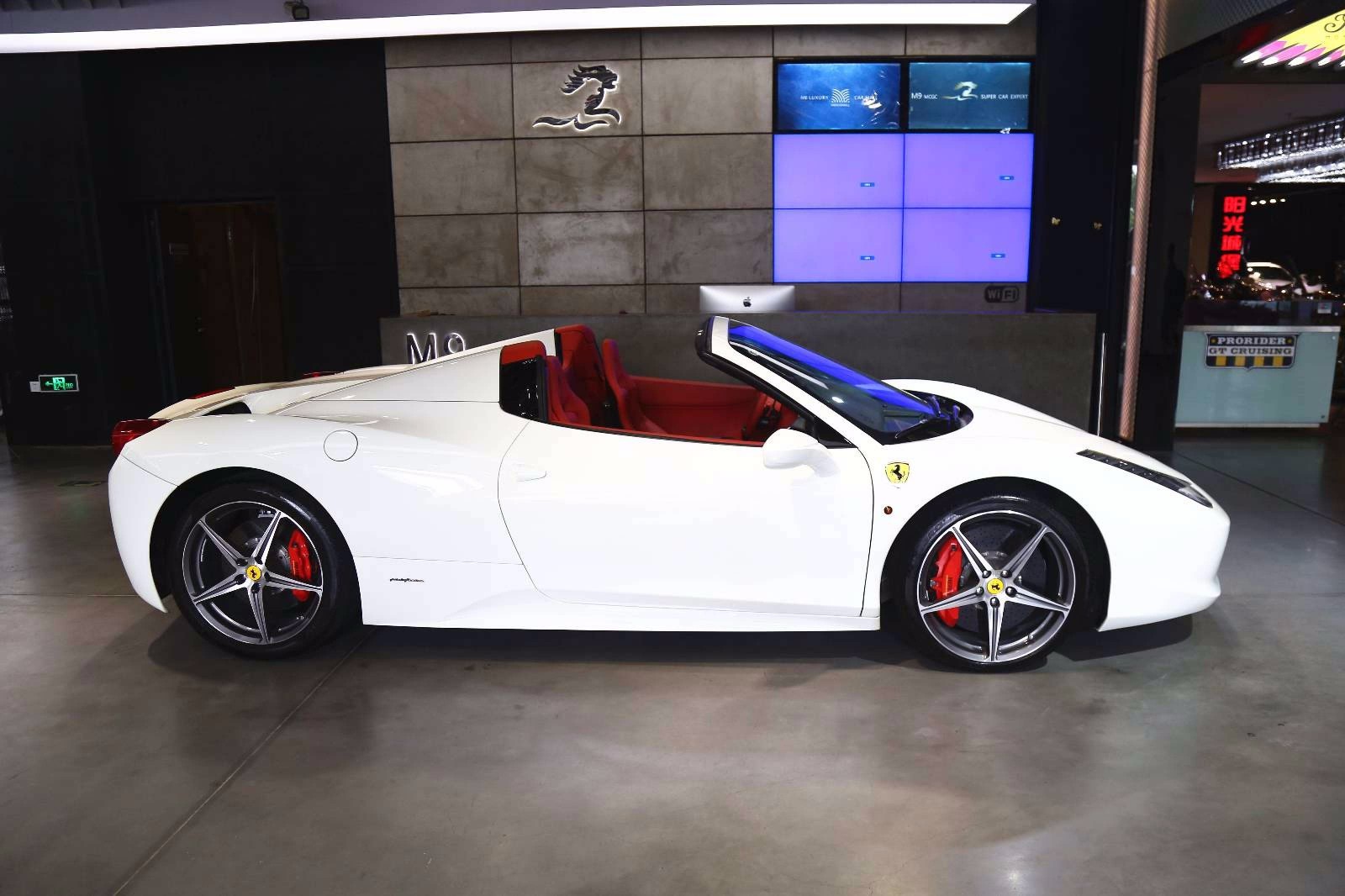 法拉利45845lspider白色敞篷车dsg双离合