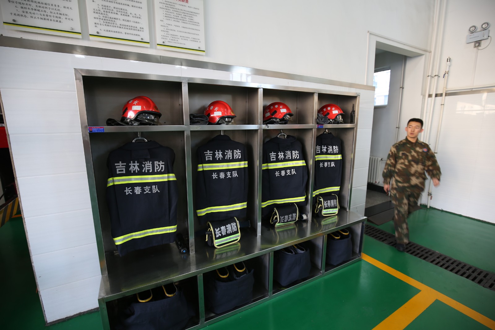 消防月走进长春朝阳消防队,学习体验消防急救知识