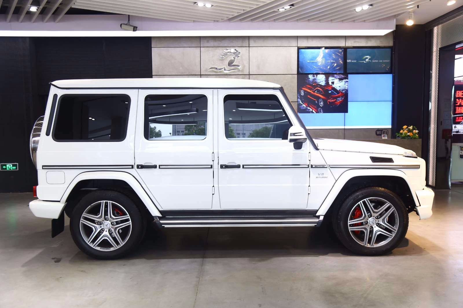 白色奔驰g级amgg63amg