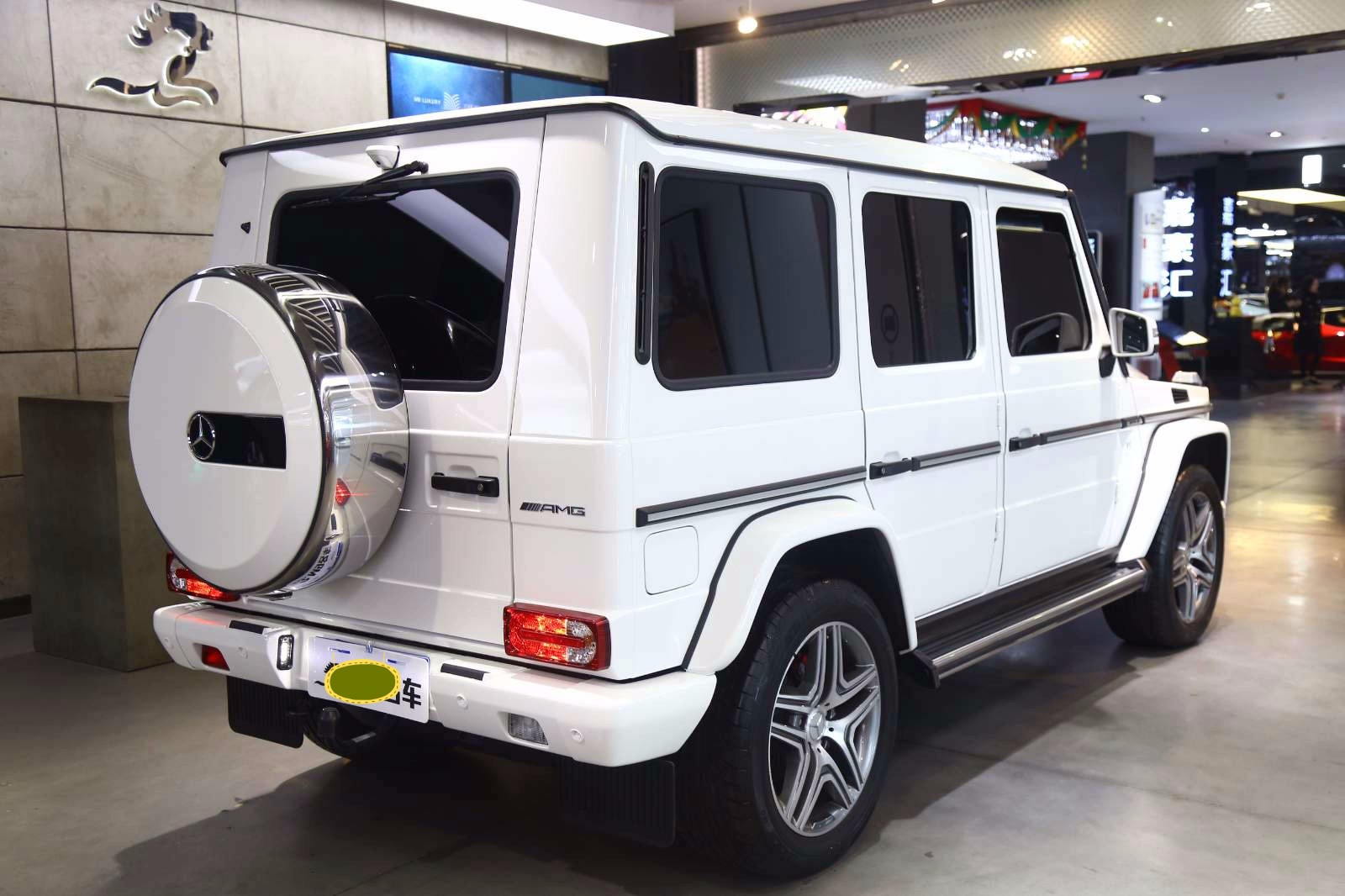 白色奔驰g级amgg63amg