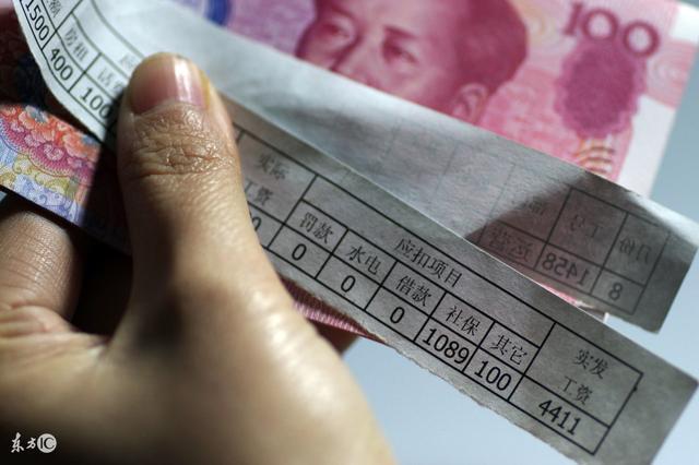 同事借给老板3万元,1个月未还,次月拿到工资单直接懵了!