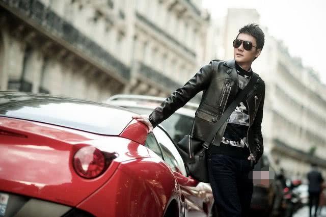 娱乐圈隐形富二代,驾十亿豪车出行,竟连换三任女神级女友?