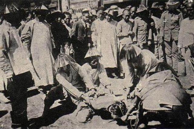 洋人现场直击:3分钟33个脑袋,堪比砍瓜切菜