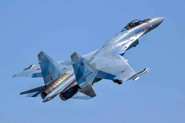 苏-35:"超级侧卫"亮剑空天