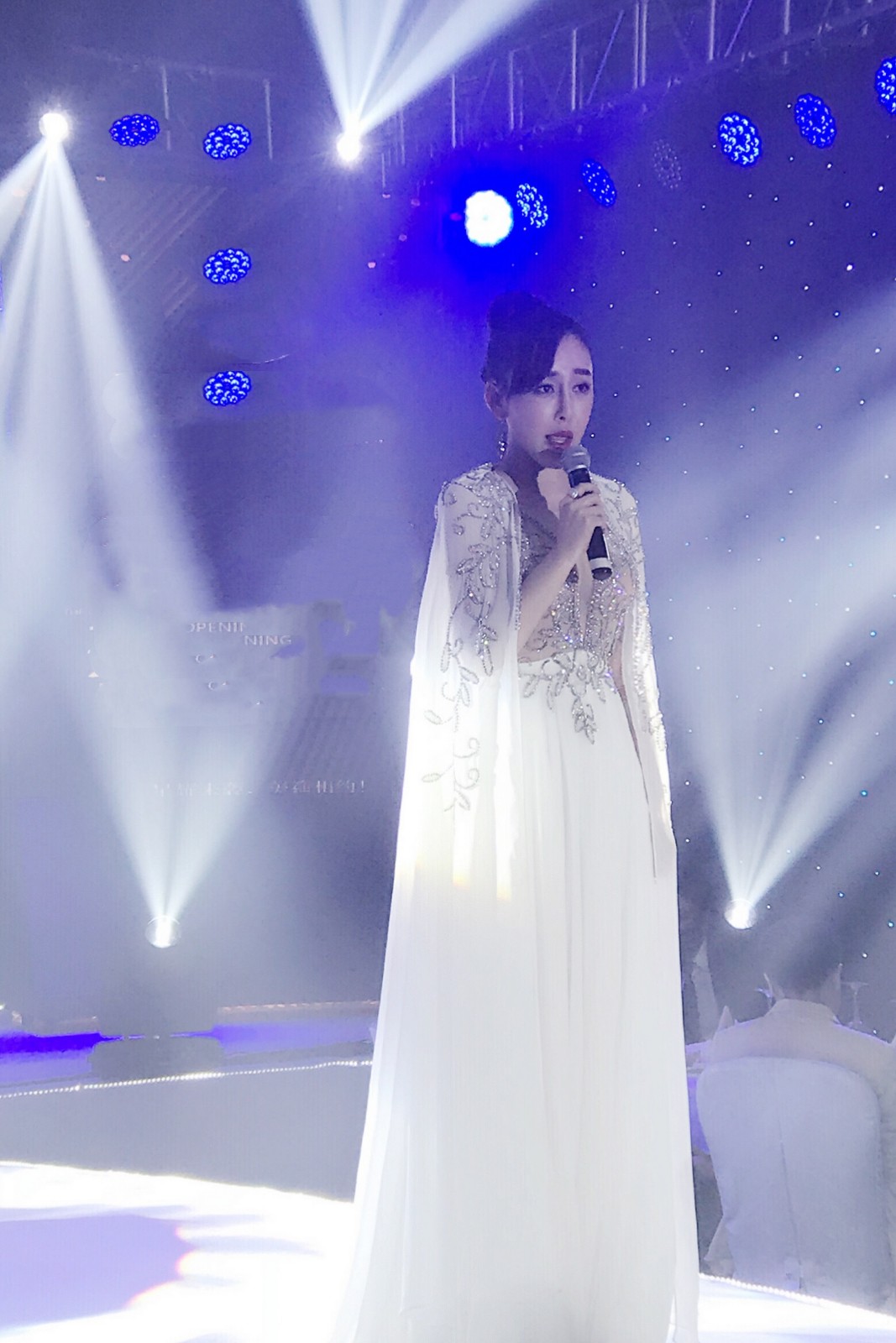 陈美行化身美丽大使 表演代言"火力全开"