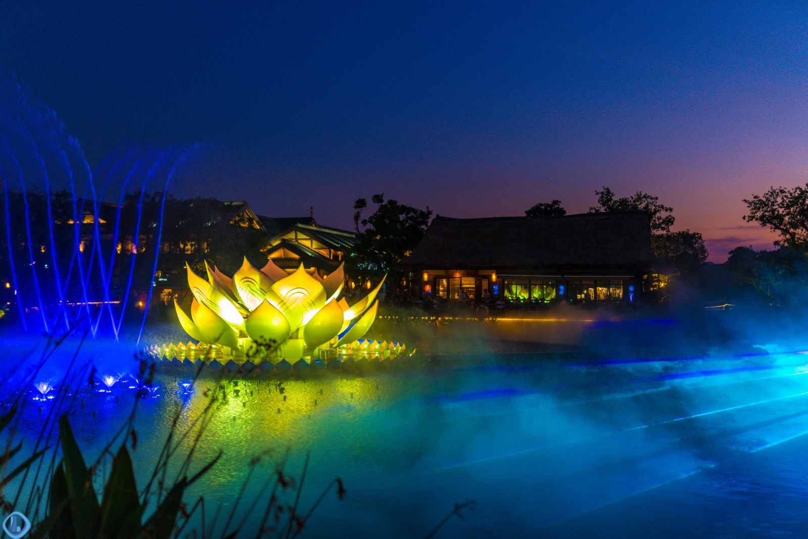 无锡灵山小镇拈花湾,五彩斑斓的夜景