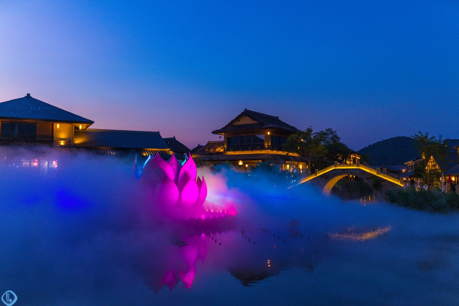 无锡灵山小镇拈花湾,五彩斑斓的夜景