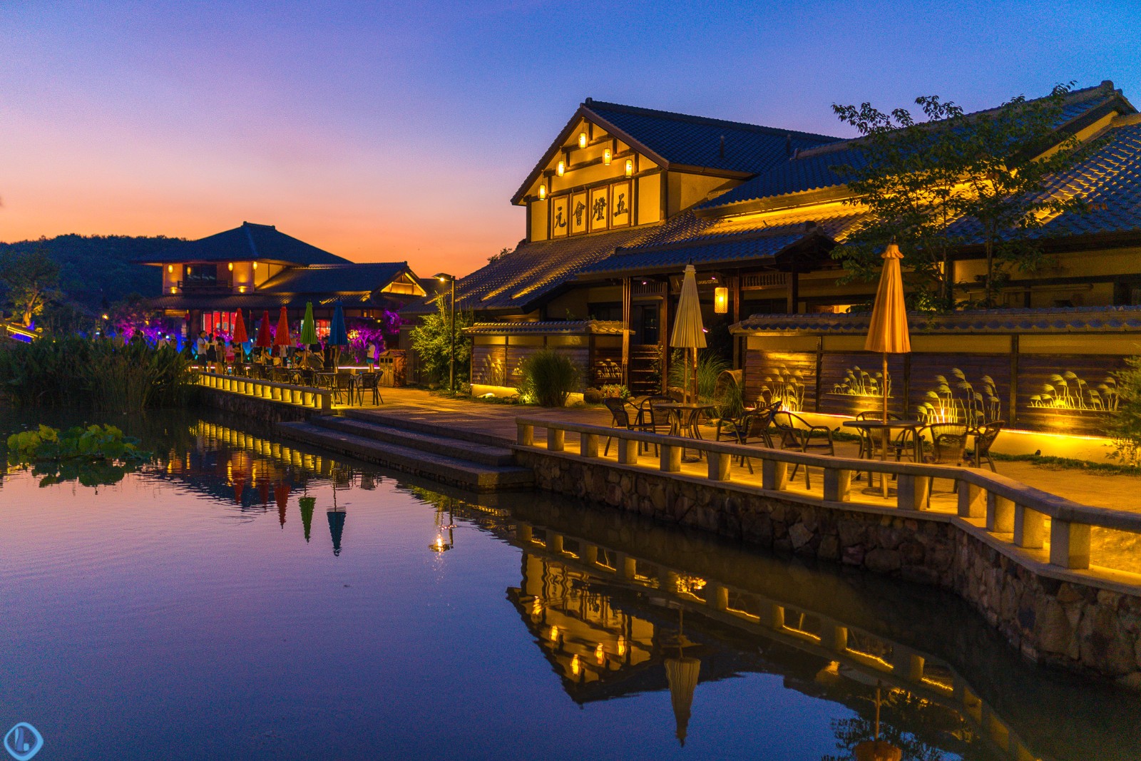 无锡灵山小镇拈花湾,五彩斑斓的夜景