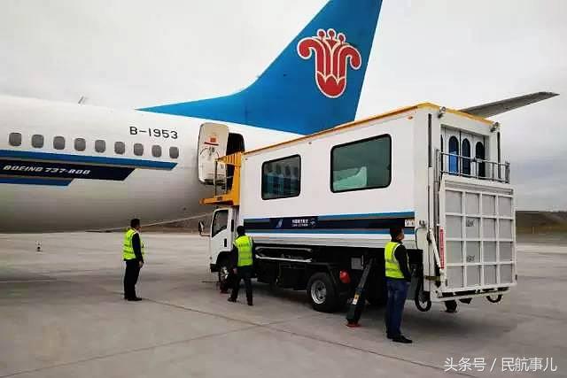 南航残障旅客登机车正式投入使用