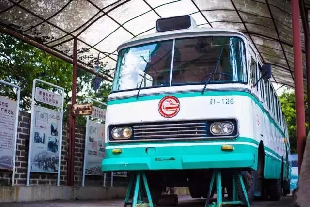 最后一台通道电车博物馆内,清朝鸦片战争时的城防大炮依然伫立同时也