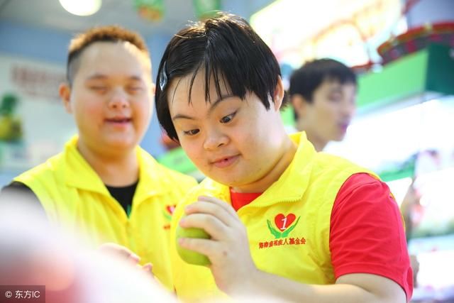 唐氏综合征即21-三体综合征,又称先天愚型或down综合征,是由染色体