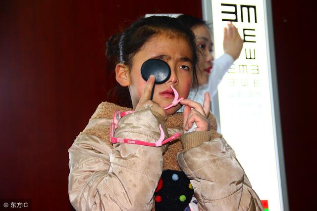 女孩5岁近视300度!除了看电视玩ipad,这个重要原因家长忽视了?