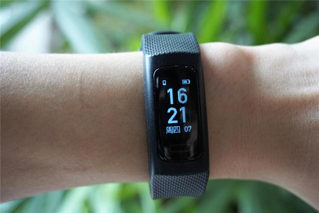 乐心手环3上手体验,健康运动新方式,关键充电是个亮点__财经头条