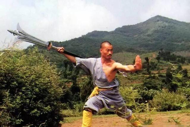 中国历史上传奇性的奇门兵器——三尖两刃刀|三尖刀|前端|兵器_新浪新闻