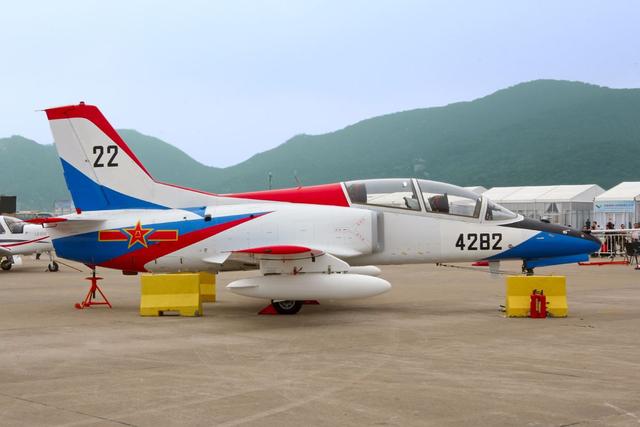 教练-9"山鹰"则是主力高级喷气教练机,正在逐步取代歼教-7.