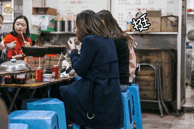 虽然坐着吃饭会有些不舒服,但是多来这儿吃感觉能治好脊椎病.