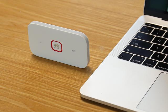 机身如银行卡般大小让wifi不离身华为随行wifi2畅享版评测