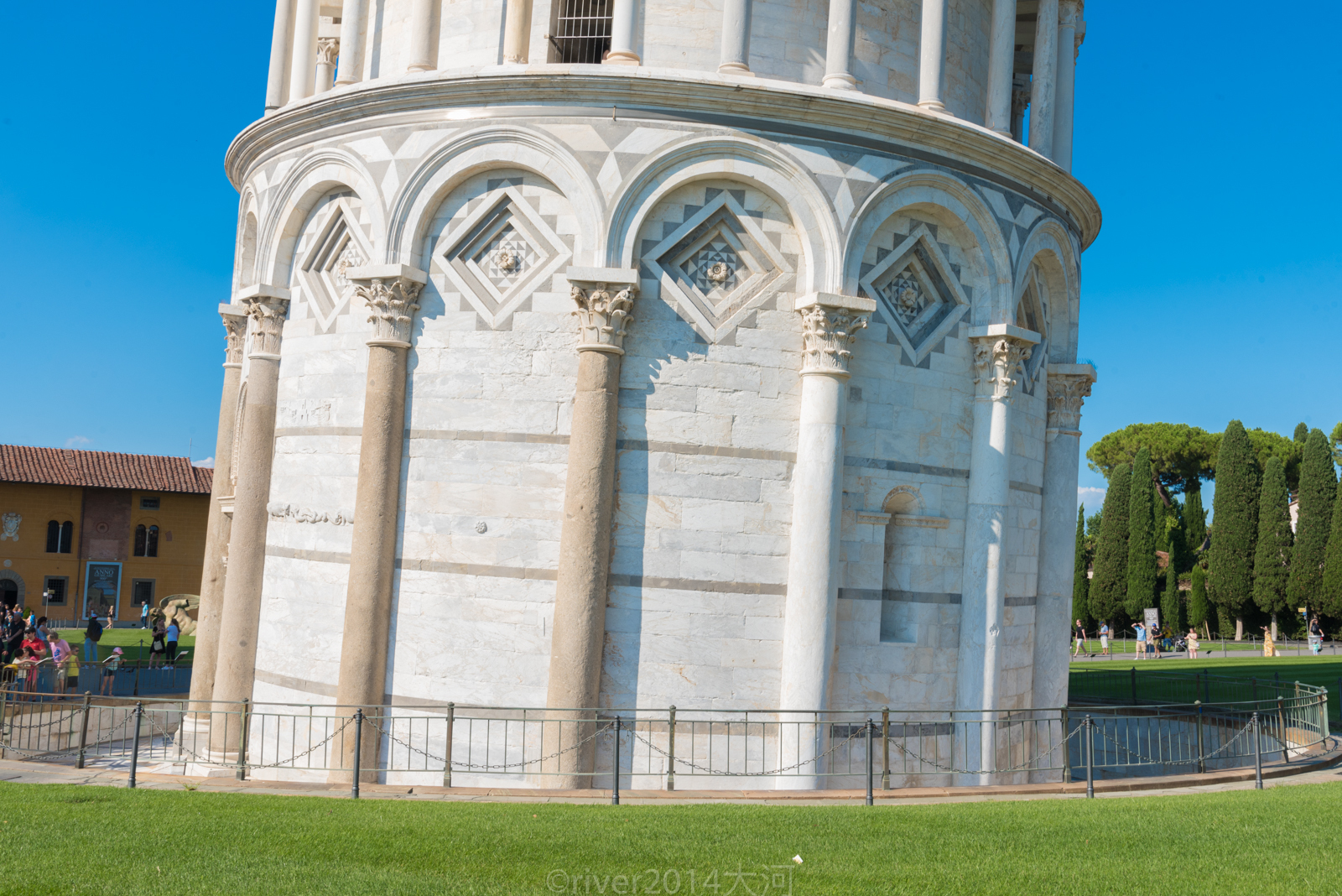 世界上最知名的"危楼",还没建成就倾斜,814年后成世界遗产|危楼|斜塔