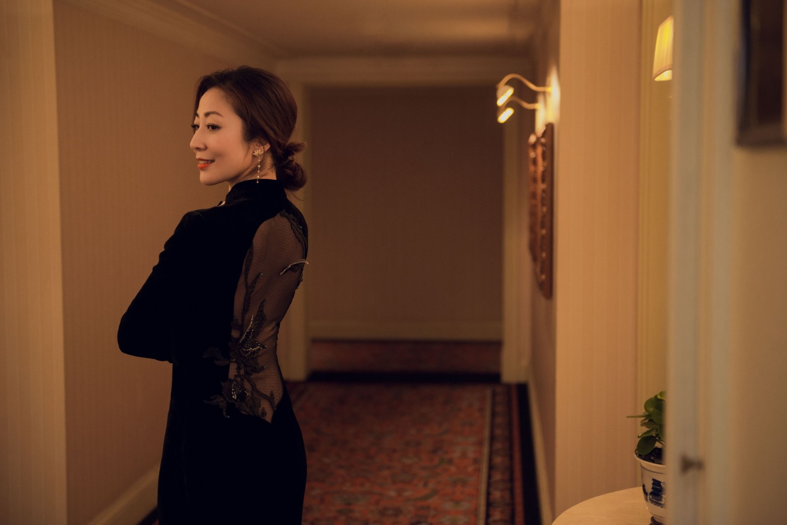 身为国家话剧院演员的赵芮不仅有着丰富的舞台剧经验,在电影电视剧上