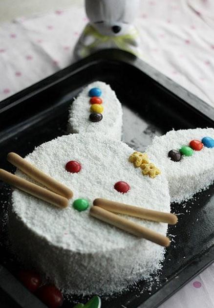 用料 鸡蛋7个;低筋面粉210g;白糖140g;无盐黄油56g;淡奶油500ml;白