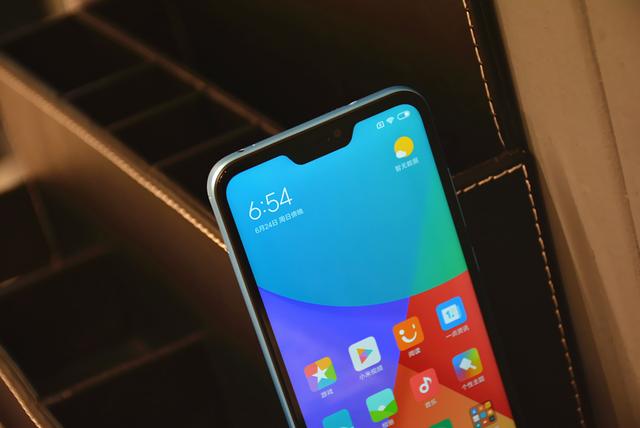 红米6 pro:小屏 刘海,会成为主流吗?