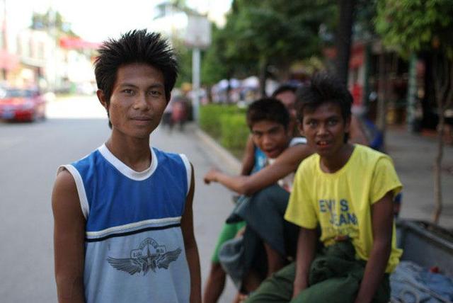 数万缅甸人来云南谋生,中国贫民窟是天堂,女孩最想嫁中国人