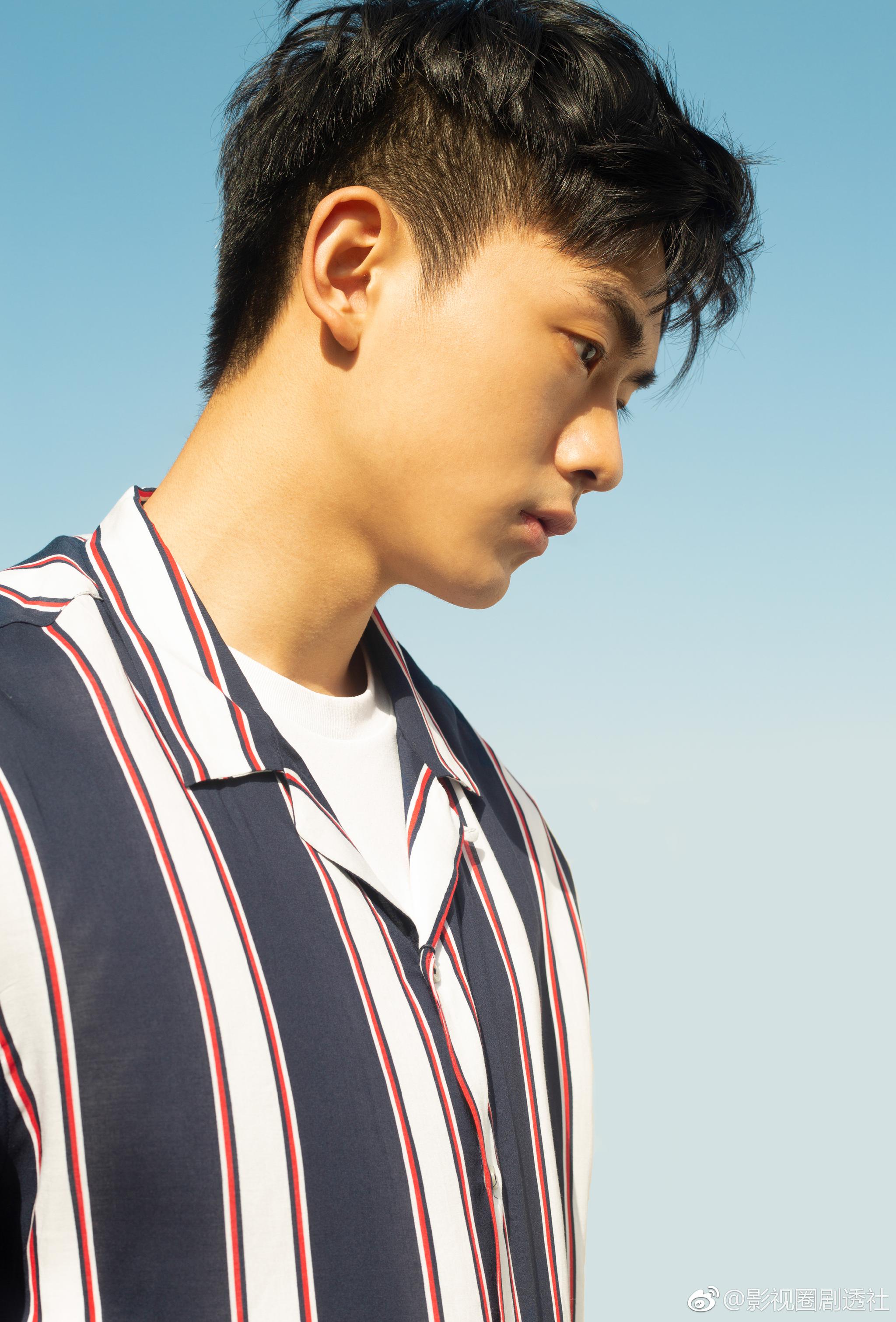 成名夫妇——朱煜明写真.说好的小奶狗,地主家的傻儿子