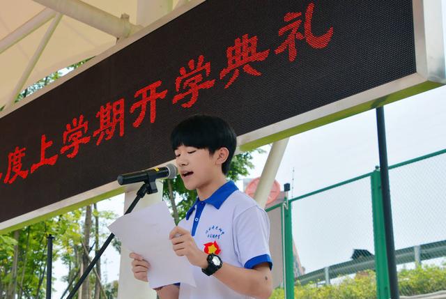 易烊千玺高考完更博:傻子解放啦!网友:什么时候回学校擦黑板?