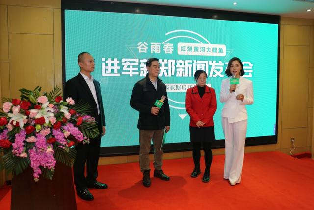 春公益活动的第一笔公益金,并直接捐助给西亚斯贫困生郭荣荣",李云超