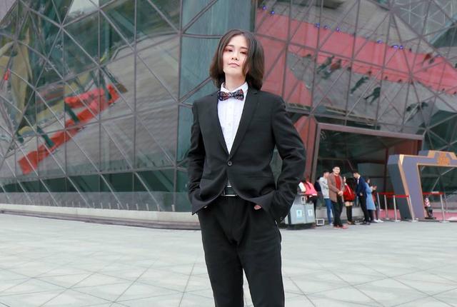 国服第一扳手轩墨宝宝被女友甩了,遭持刀破门威胁