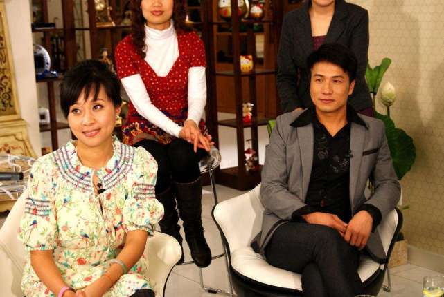 上过5次央视春晚,前夫不幸去世嫁小演员,如今女儿长得比她还美|黑妹