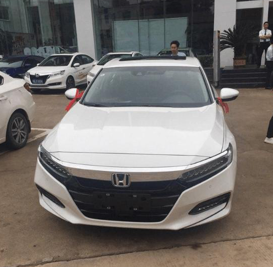 提白色十代雅阁颜值甩奥迪a4l十条街车主朋友想找我买机油