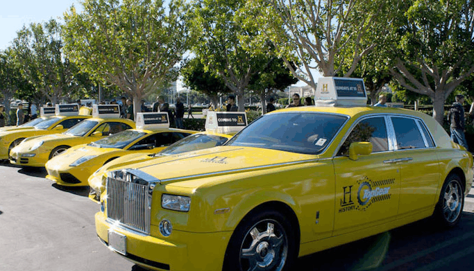 国外现豪华出租车, 网友: 一个月工资都不够坐一小时