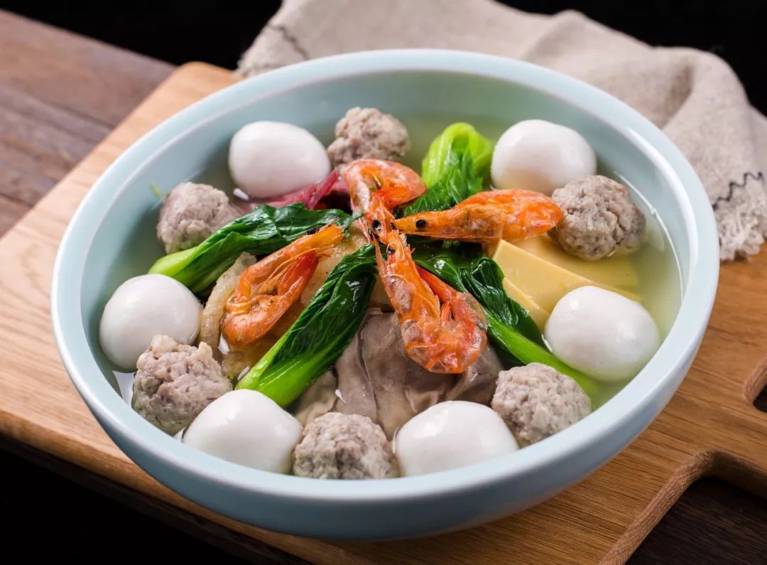 颜值与口味并存的下酒菜/ 有酒有鱼的老绍兴 /一大盆泛着红光的泡椒