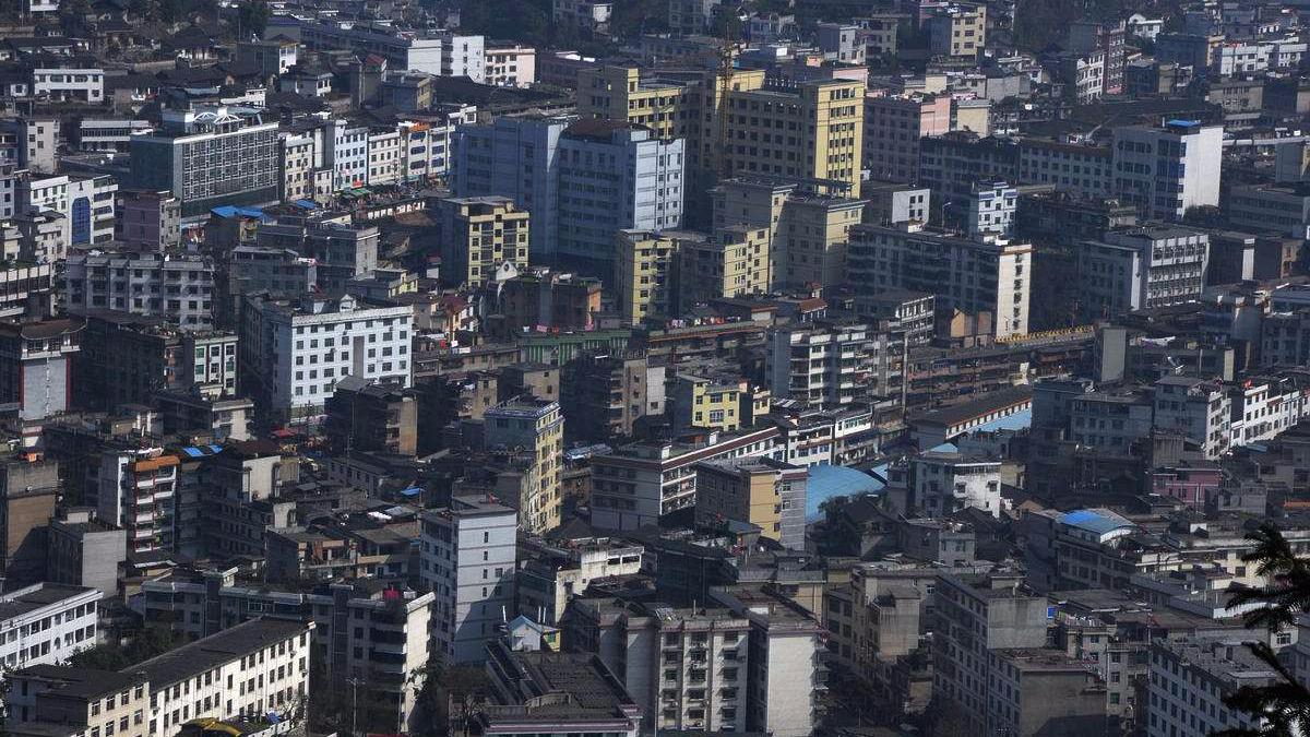 为啥小县城明明房子已经卖不出去,开发商还拼