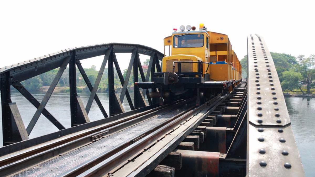 为何抵御洪水的时候,要把重千吨的火车开到桥上听着?看完你就懂