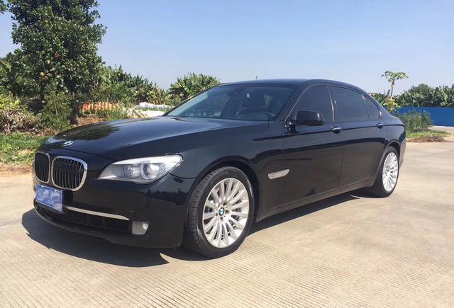 12年宝马750li 无匙进入启动车主20万出售, 值得入手吗?
