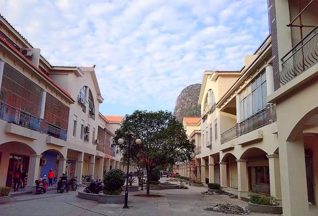 桂林临桂天下步行街换新装想效仿阳朔西街