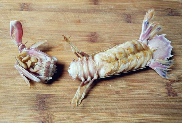 虾爬子皮皮虾这样剥壳不扎手不浪费十几秒吃到一整条肉