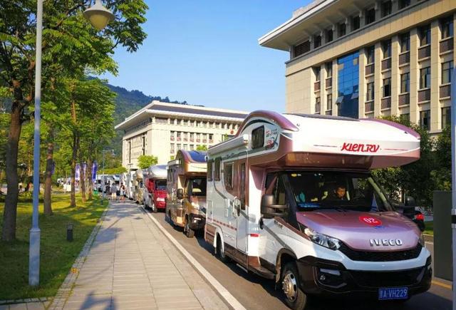 山西省房车协会出席第十一届中国露营旅游论坛 房车巡游唯一车队