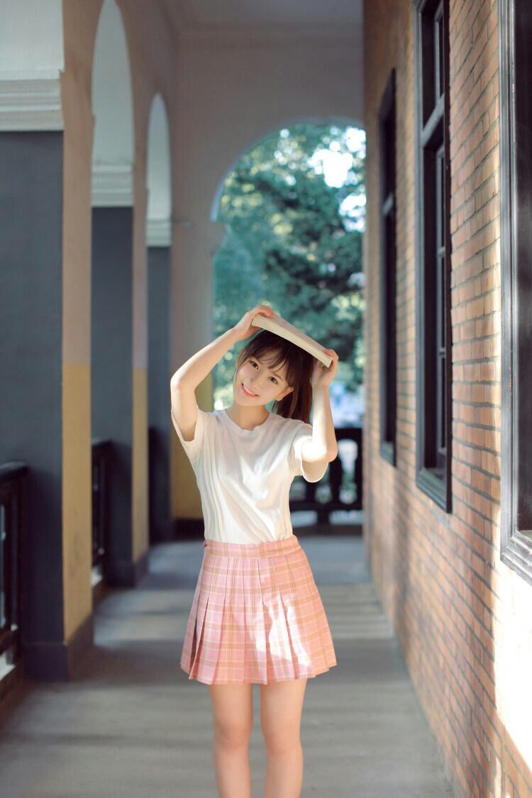 陈婉婷来自湖南株洲南方中学16岁身高164cm体重43kg喜欢画画唱