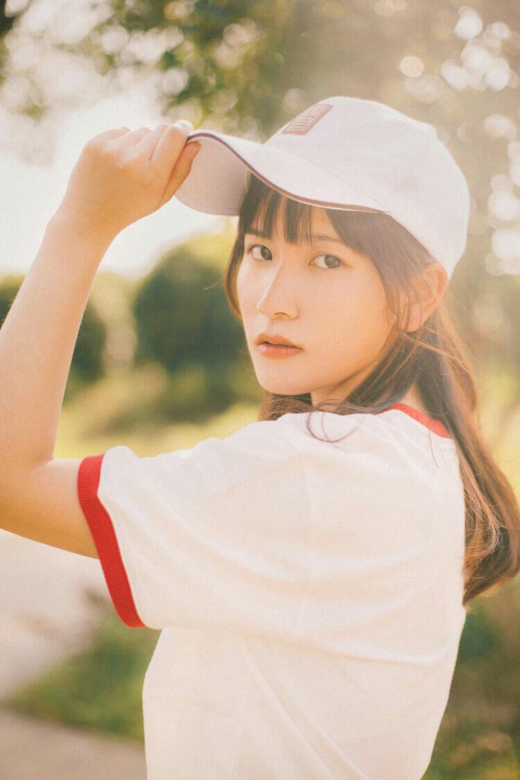 陈婉婷来自湖南株洲南方中学16岁身高164cm体重43kg喜欢画画唱