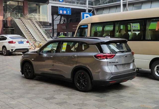 雪佛兰7座新车沃兰多再次现身,配黑色专属车标 手环钥匙,或12万