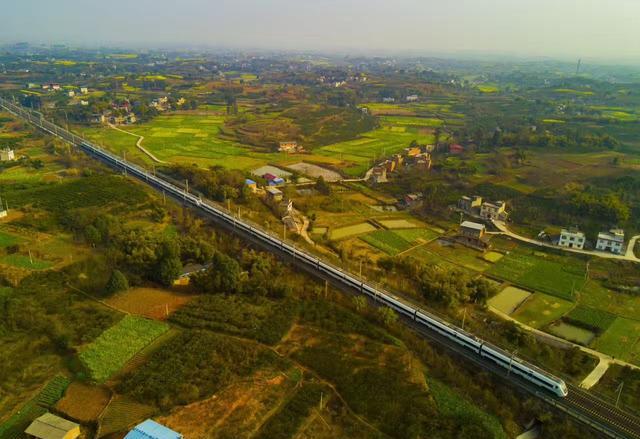 航拍成都金堂三溪镇,春回大地,万物复苏