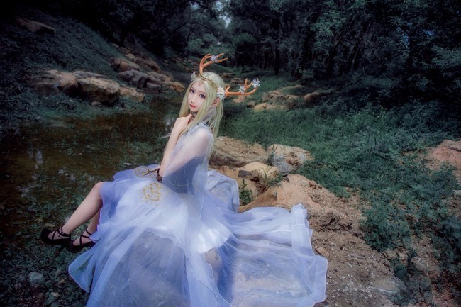 想看和coser的聊天记录,关注公众号   yomoshe摄影cn:  董先森精灵鹿