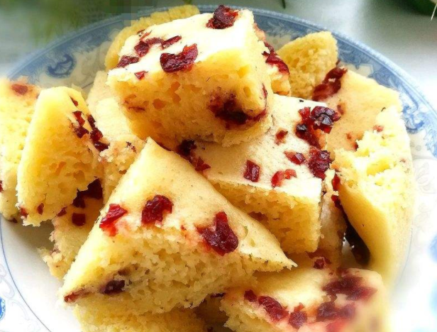 小米别熬粥了,加点糯米粉做发糕,不打发不发酵,比鸡蛋饼还简单